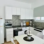 Beautiful One Bed In Apartment *